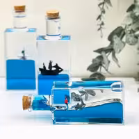 ماکت دکوری غرق نشدنی و معلق  مرد موج سوار و کوسه