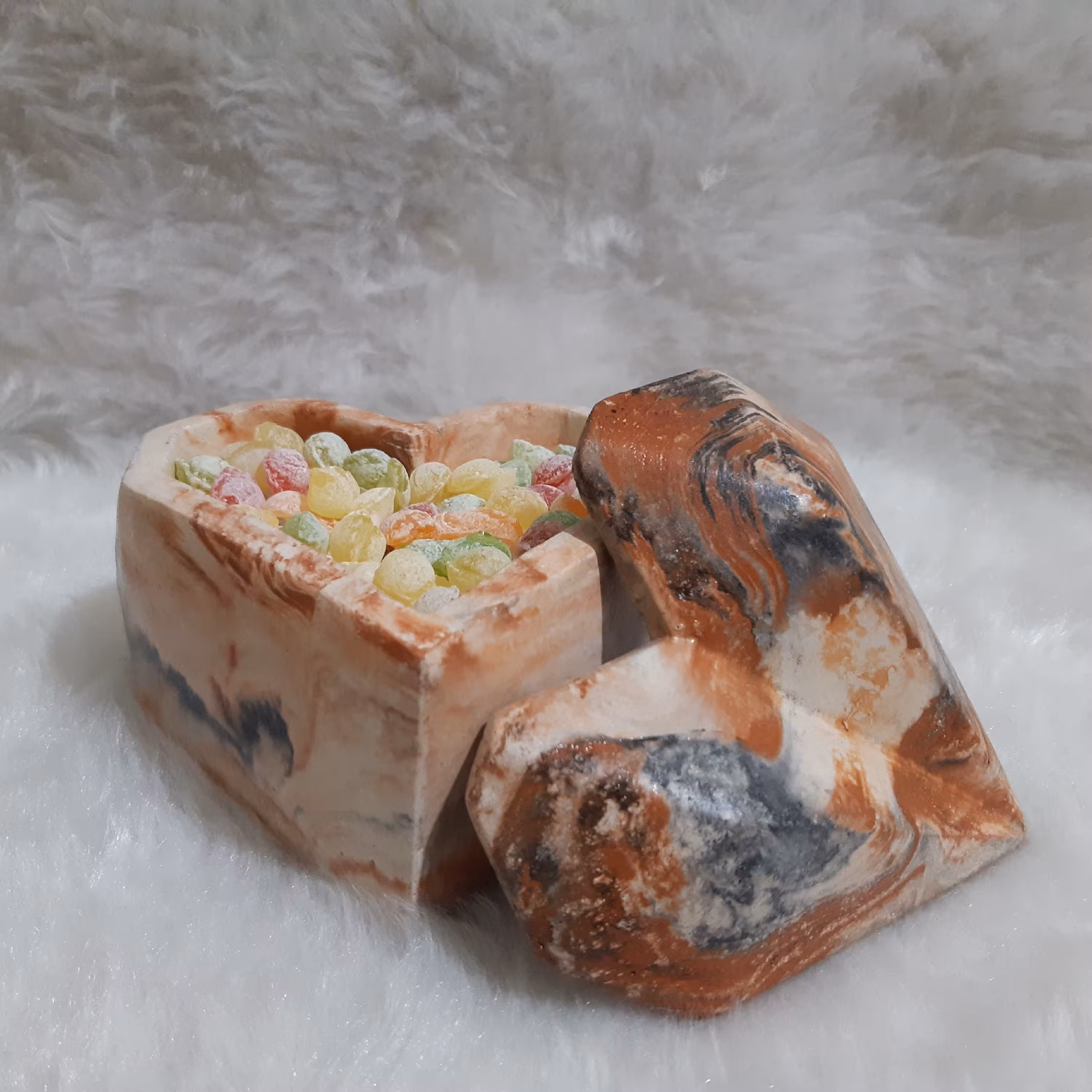 شکلات خوری سنگی طرح قلب(قندان و نقل و کشمش خوری)