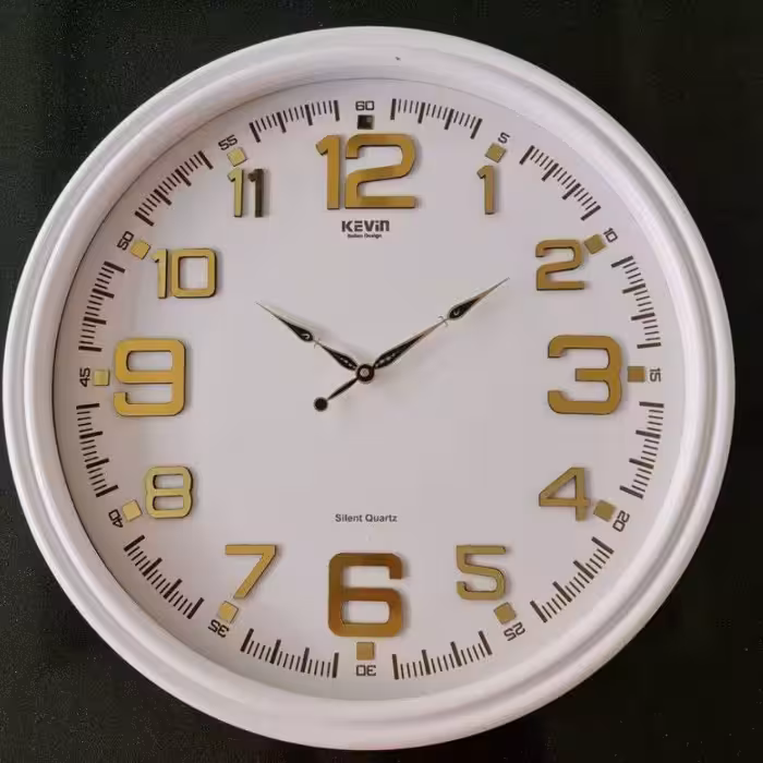 ساعت دیواری کوین تمام چوبی سفید کد 3205 با اعداد طلایی