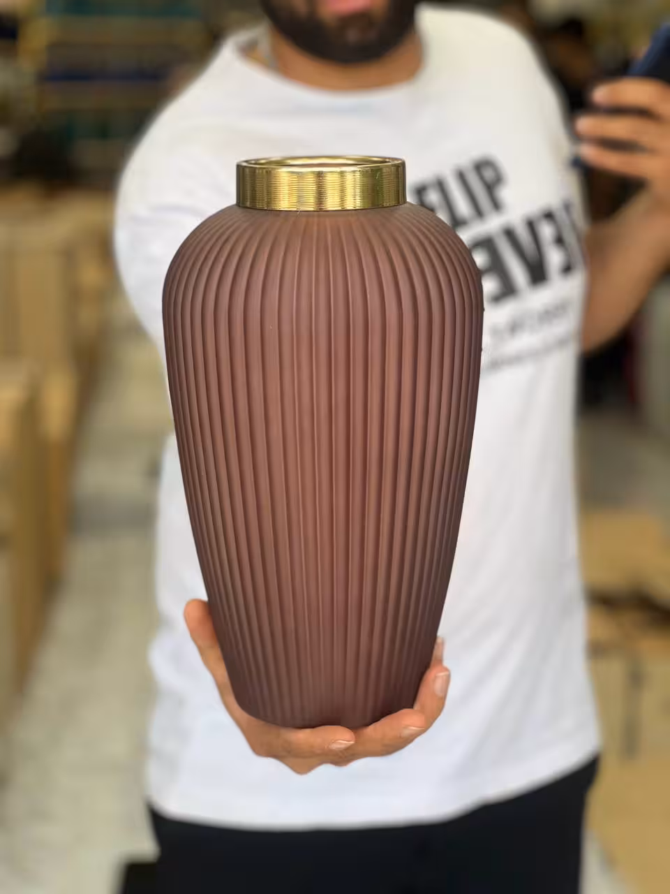 گلدان شیشه ای رنگ زرشکی مدل بهار خط دار