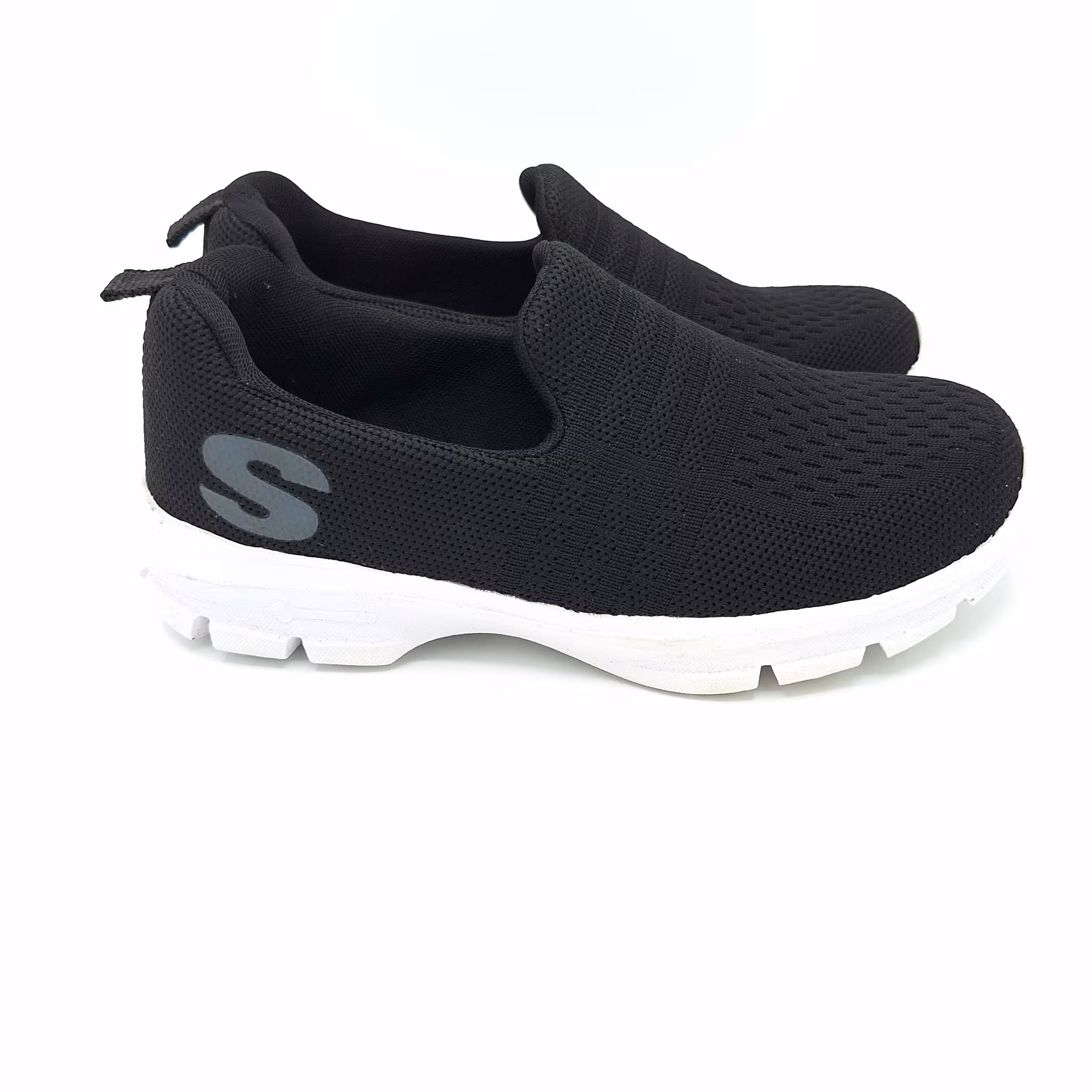 کتانی پیاده روی  ماساژوری و راحتی اسکیچرز زیره پیو نرم و سبک و رویه بافت درجه یک  مشکی کفش و کتونی اسپرت محصول مشهد کفش 