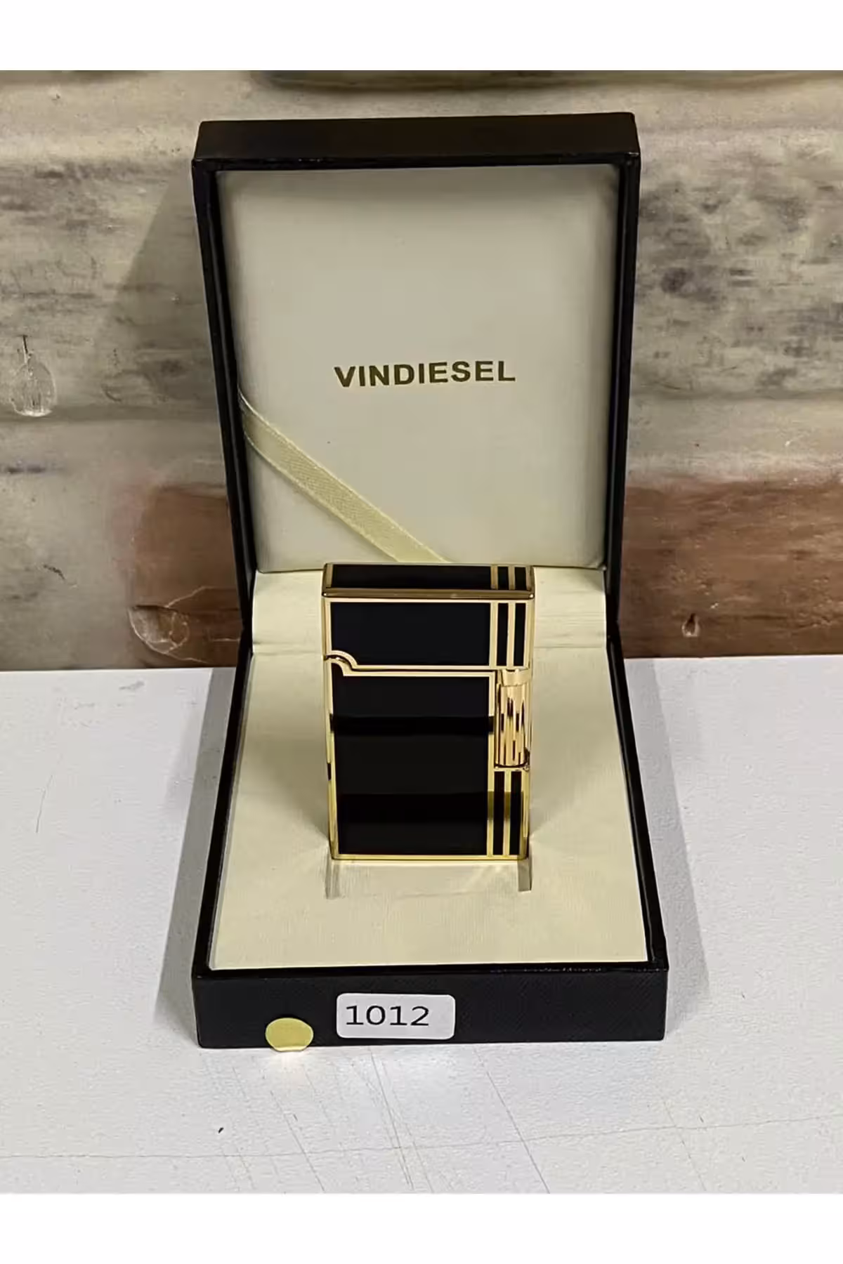 فندک مدل گلدار مشکی و زرد - 9586