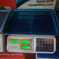 ترازو کمری  کیبرد استیل برند اصلی CAMARY
 ظرفیت 40 کیلوگرم دقت 2 گرم 
