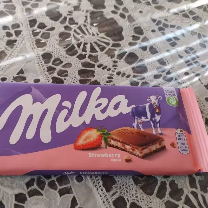 میلکا  توت فرنگی