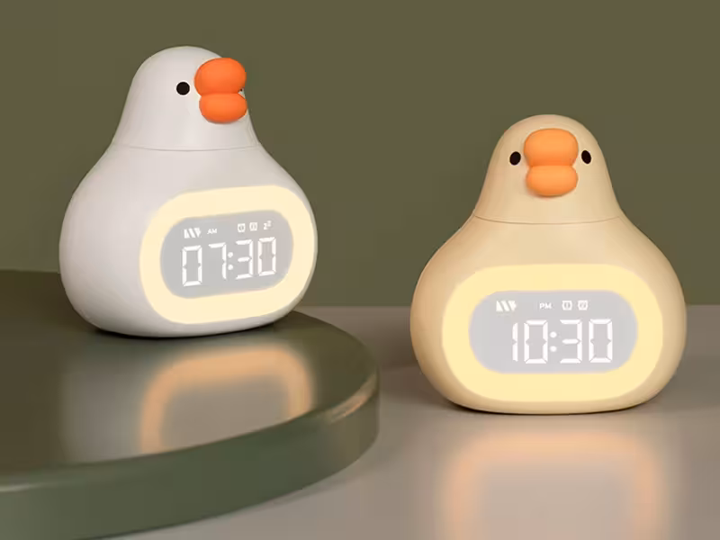 چراغ خواب فانتزی سیلیکونی و ساعت زنگ‌دار دیجیتالی رومیزی شارژی Bedside Clock Night Light Ornament Alarm Multifunction...