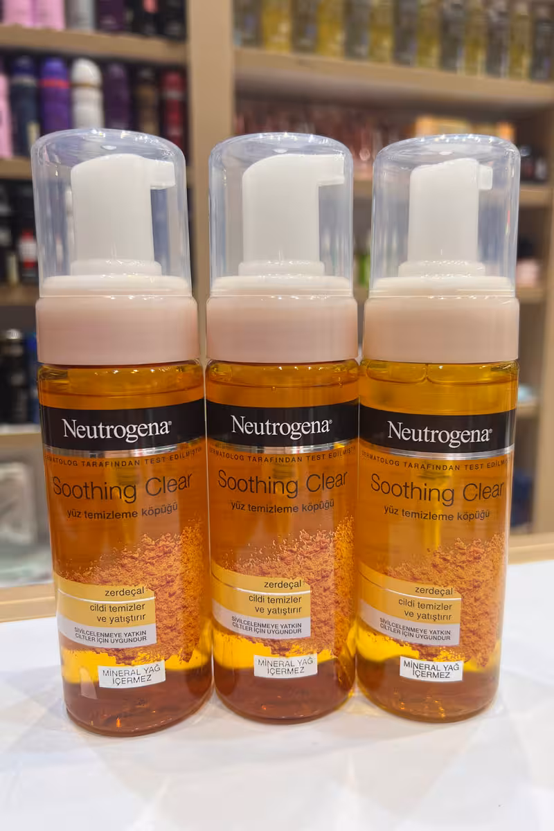 فوم شستشوی صورت زردچوبه نوتروژینا