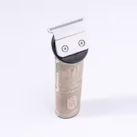 ماشین اصلاح موی سر و صورت لایچی مدل L-914، اصلاح به صورت صفر زن، خط زن، عملکرد توربو، نمایش وضعیت باتری، منبع انرژی با کابل USB، تکنولوژی اصلاح به صورت تریم، مدت زمان شارژ 120 دقیقه و مدت زمان استفاده پس از شارژ 100 دقیقه، به‌همراه کابل شارژ USB