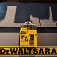 متر لیزری بلوتوثی دیوالت مدل DW099S-XJ با دقت اندازه گیری بالا