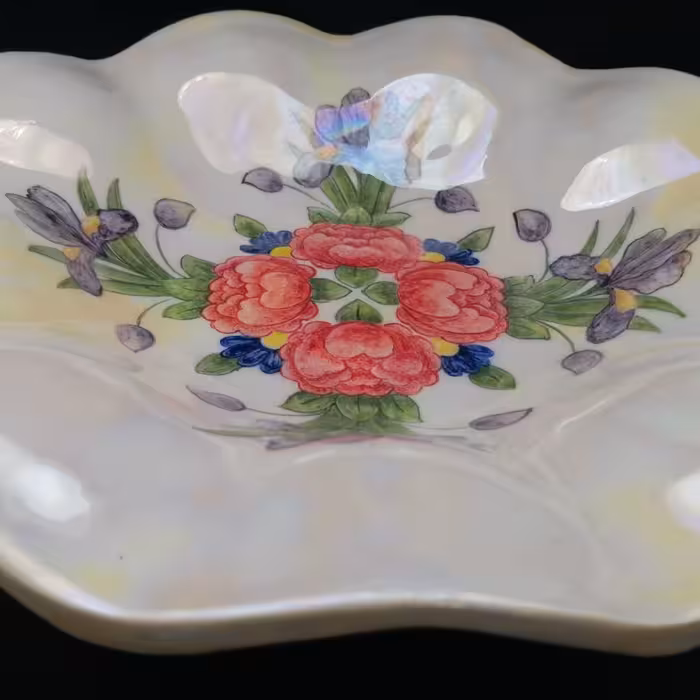 شیرینی خوری سرامیکی هیوا طرح موج رز پایه دار کد 10983109