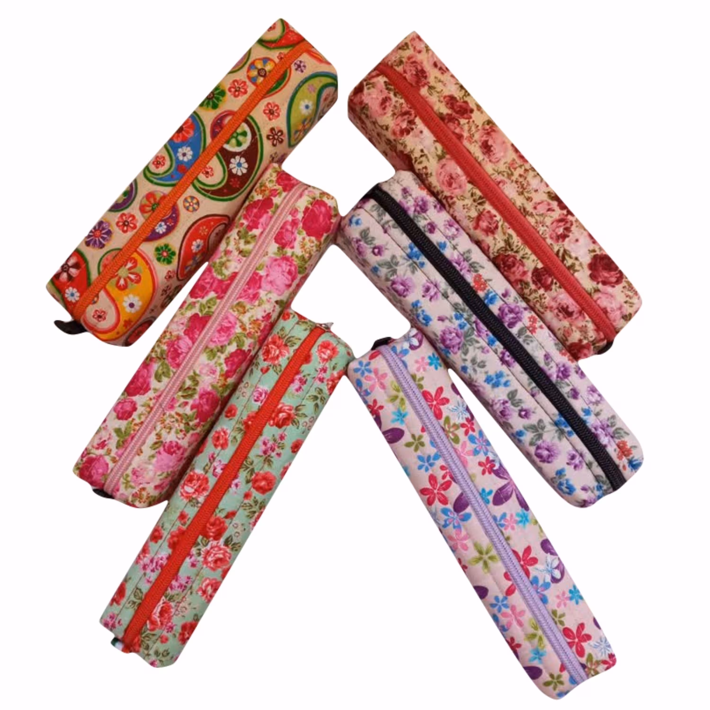 009153-یک عدد جامدادی پارچه ای گلگلی در طرح های متنوع اندازه 5در4.5در21