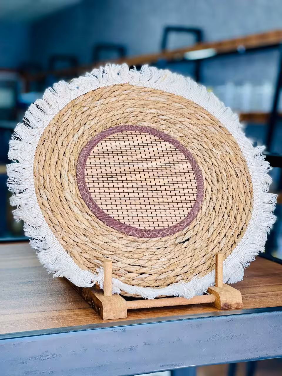 زیر بشقابی حصیری