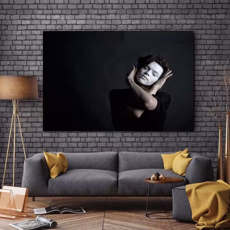 تابلو شاسی طرح پسر جوان مدل گریم کد A491 | دنیای قاب