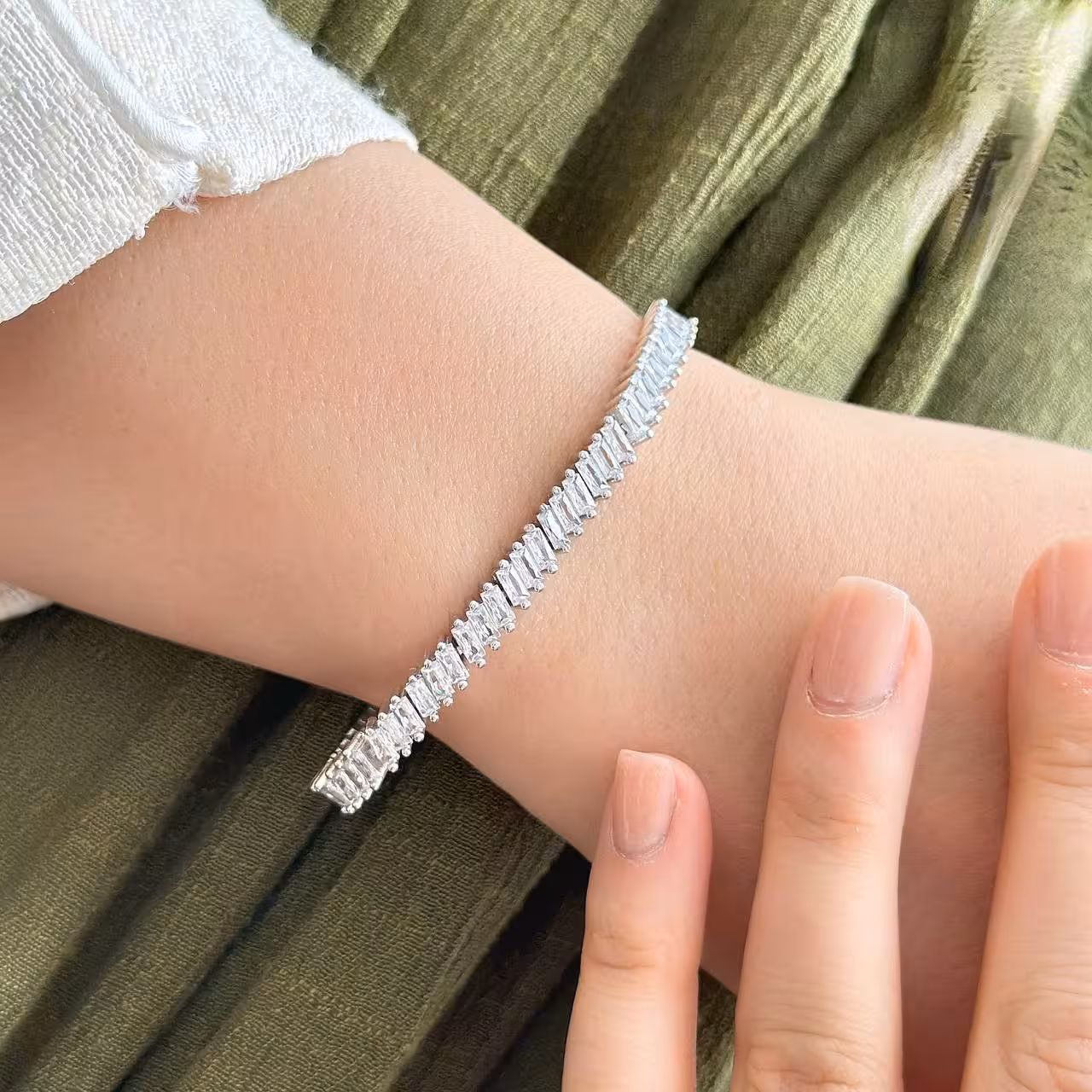 دستبند زنانه جواهری نقره زنانه کد 30498