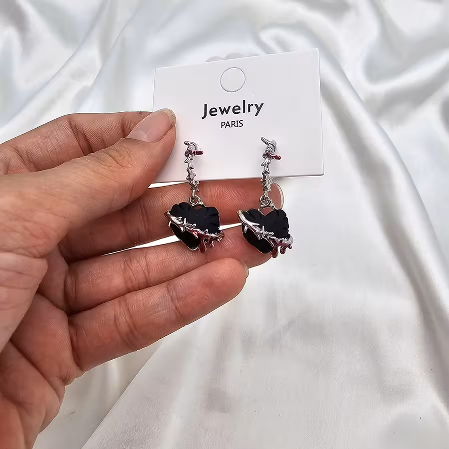 گوشواره قلب شکسته مشکی مات