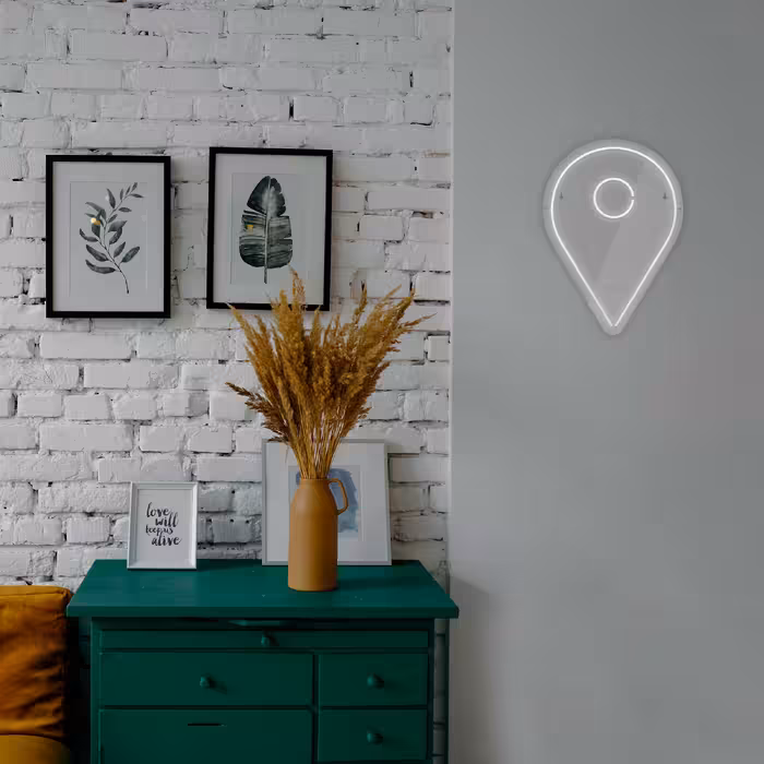 چراغ دیواری نئون دیزاین طرح Location_WHT