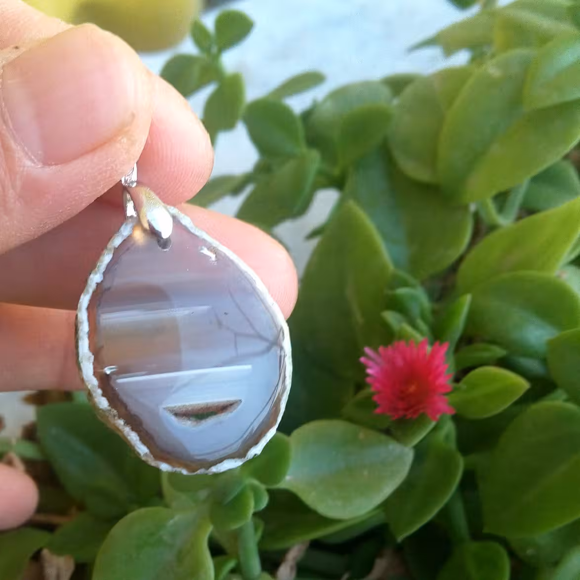 گردنبند عقیق سلیمانی زیبا ، اصل معدنی ، با فرم طبیعی سنگ