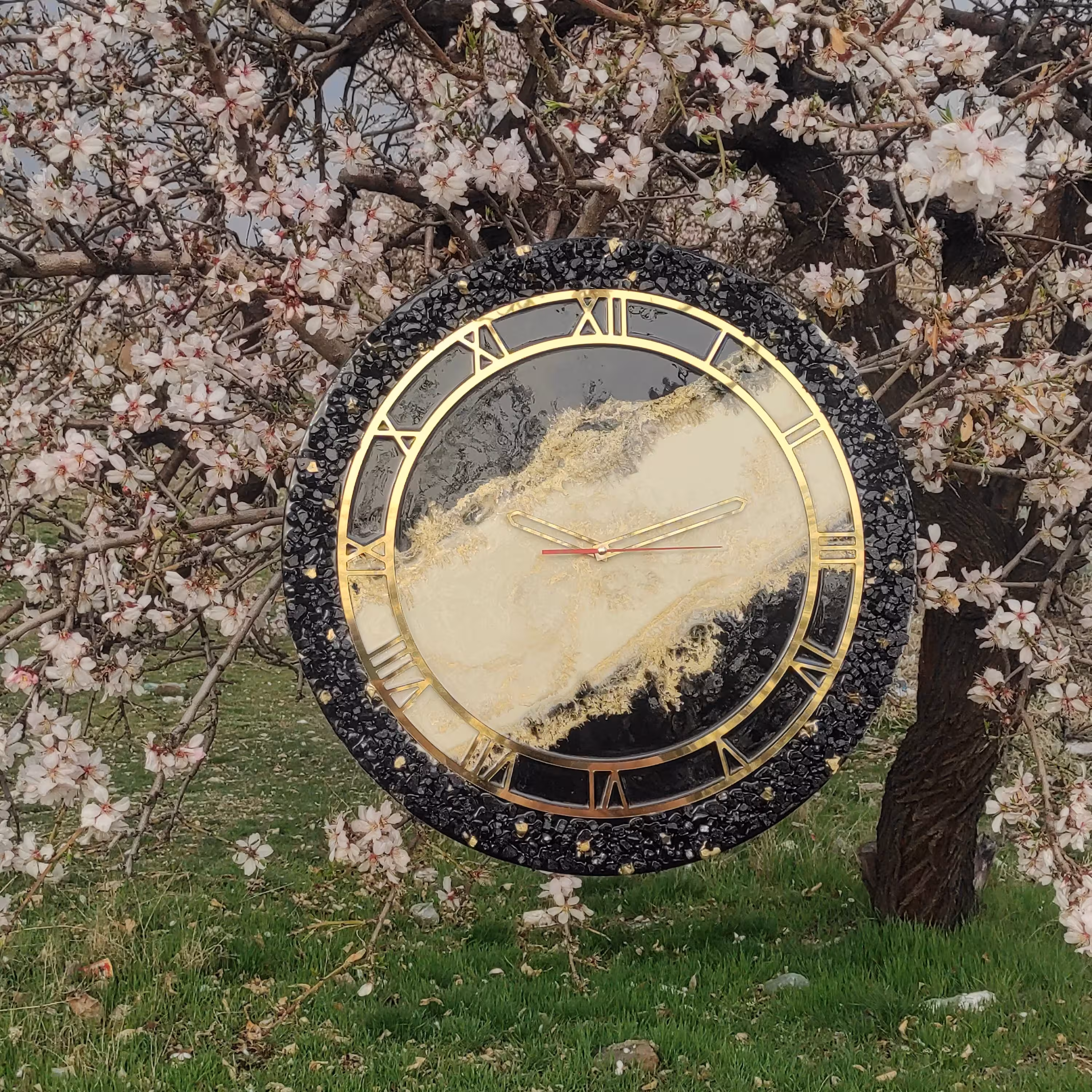 ساعت دیواری رزینی ساخته شده با عشق و قابل سفارش با سلیقه شما