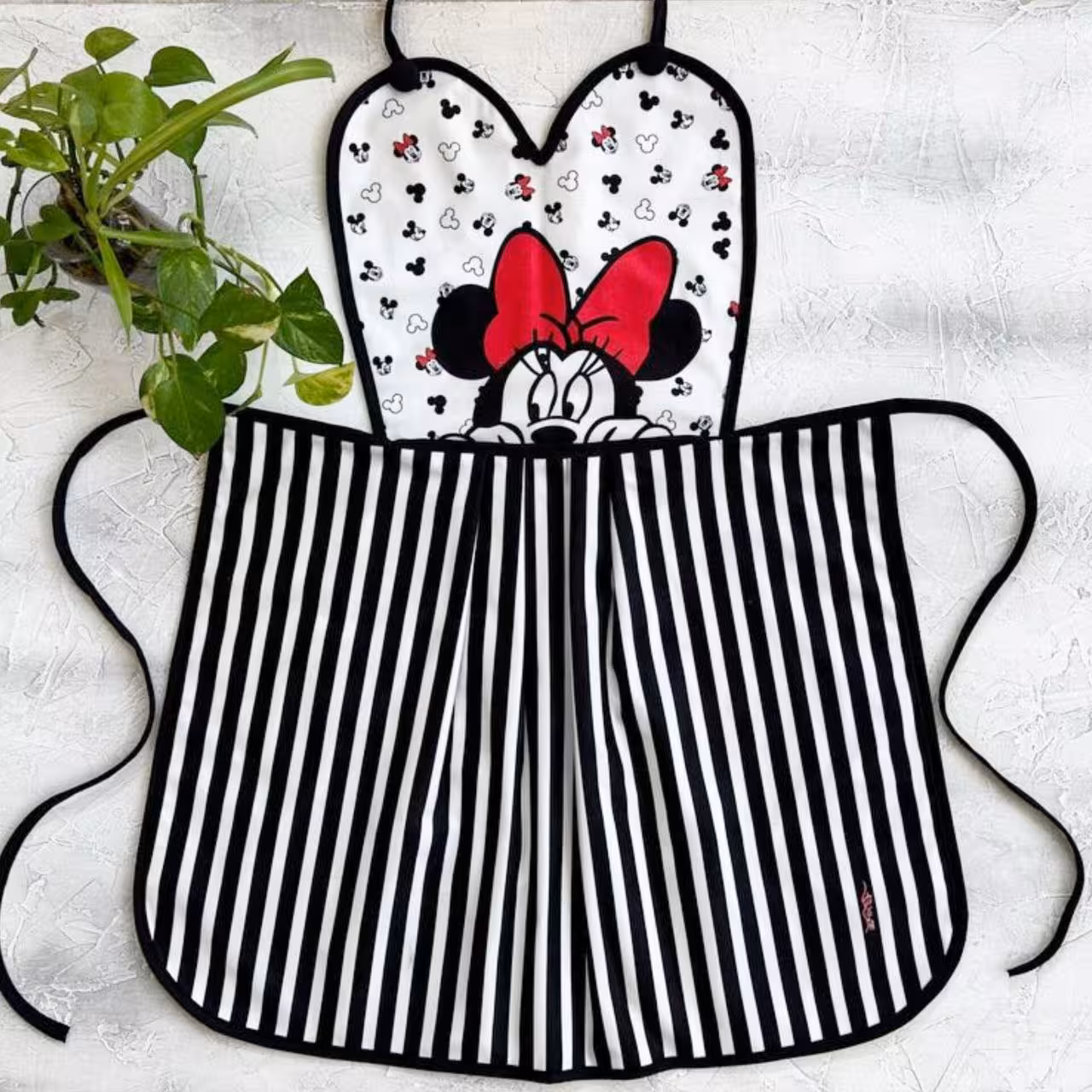 پیشبند مخمل نسوز مدل میکی موس طرح 62