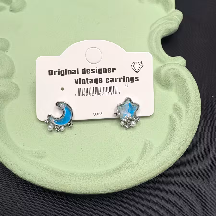 گوشواره پینترستی طرح ماه  و ستاره آبی