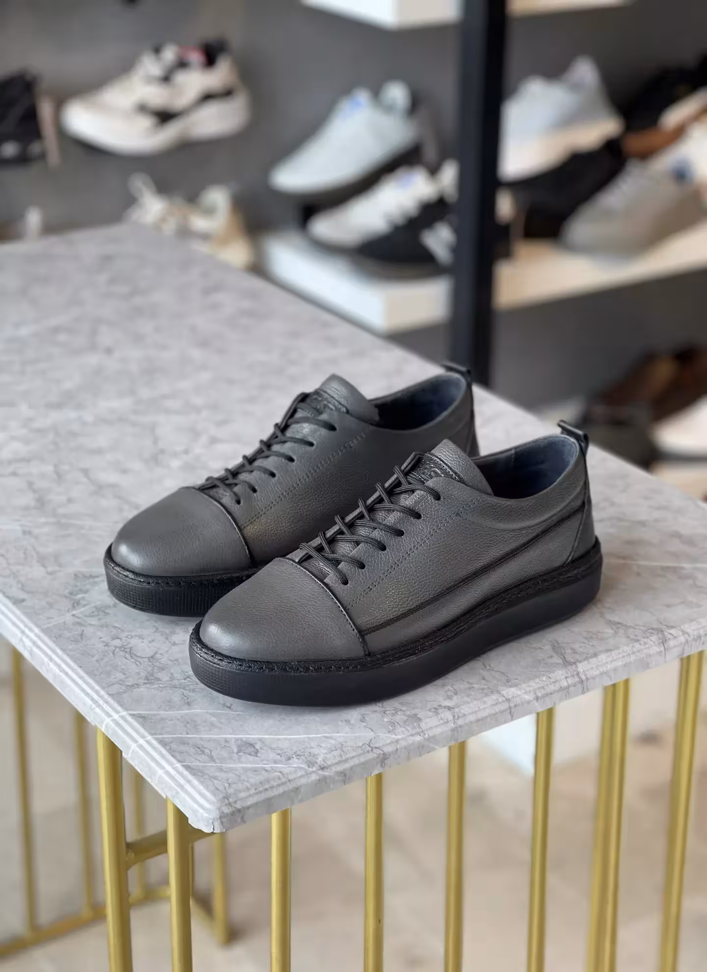 ونس چرم سایز 43 رنگ طوسی زه دار