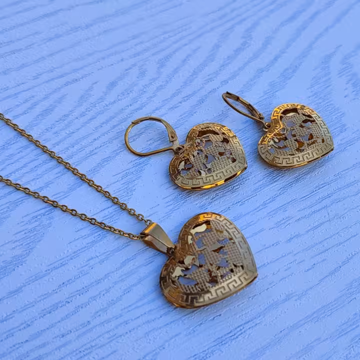 نیم ست زنانه طلایی طرح قلب