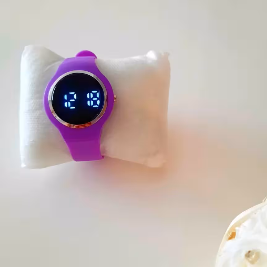 ساعت دیجیتال با نمایشگر رنگین کمانی