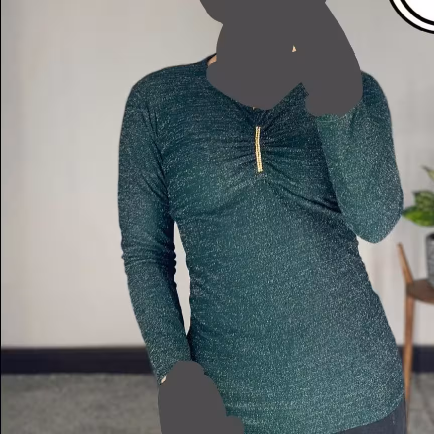 شومیز لمه 
جنس کار لمه
سایزبندی  فری سایز از سایز 36تا 42 سایز میشه
قد کار 58 سانت  دور سینه 100 سانت دور بازو 36  قد آ