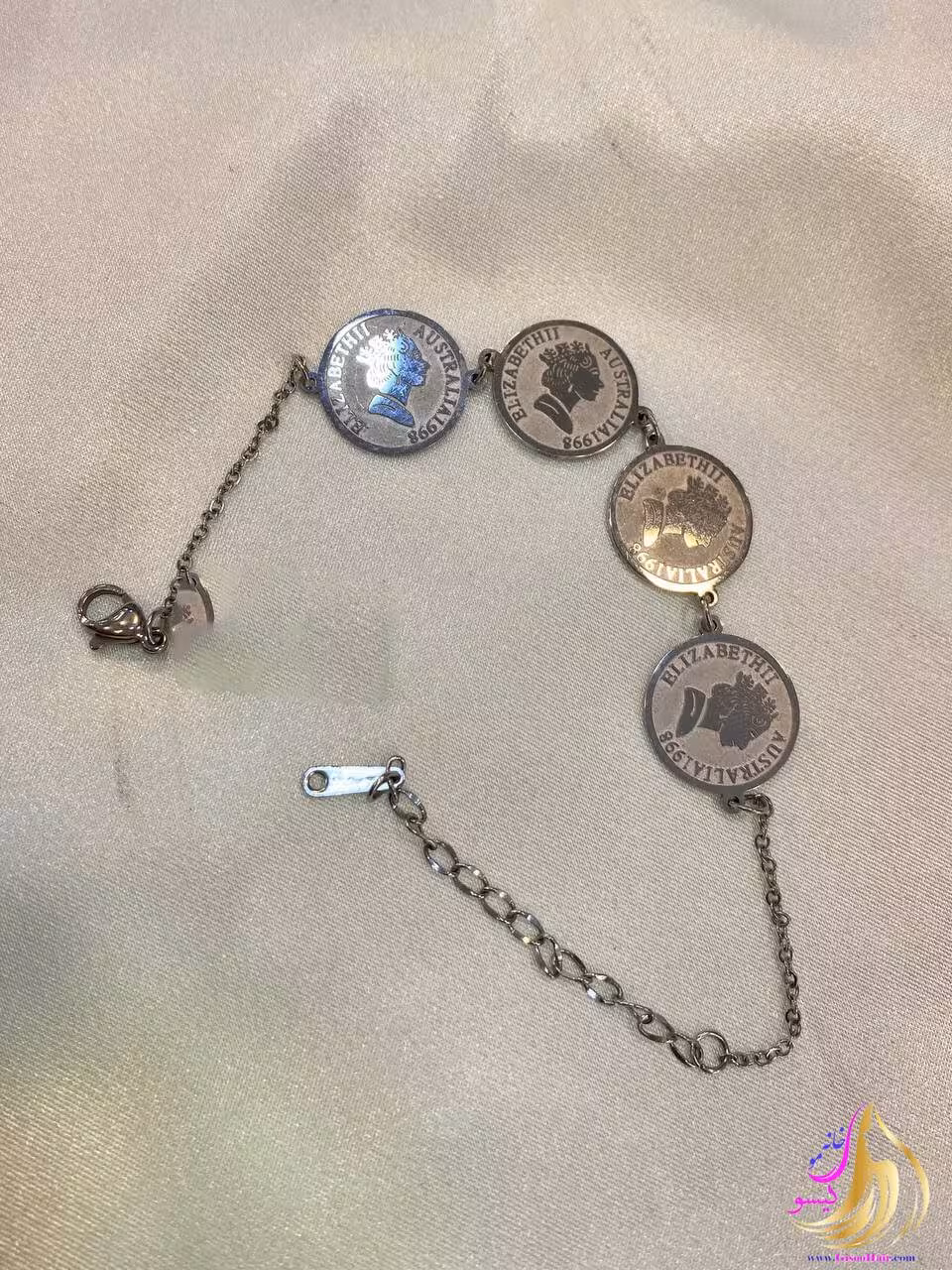 دستبند مدل سکه ای نقره ای زنانه