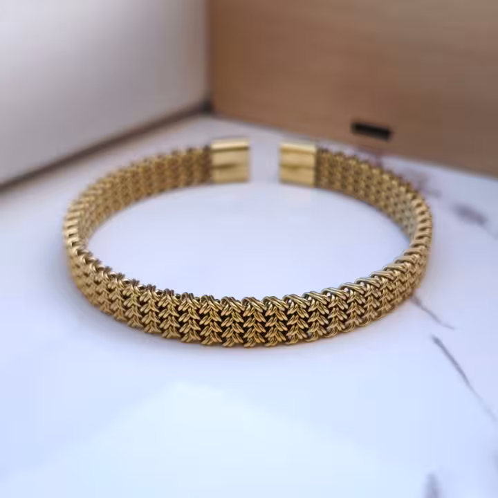 بنگل طلایی پسرانه استیل طرح بافت فری سایز