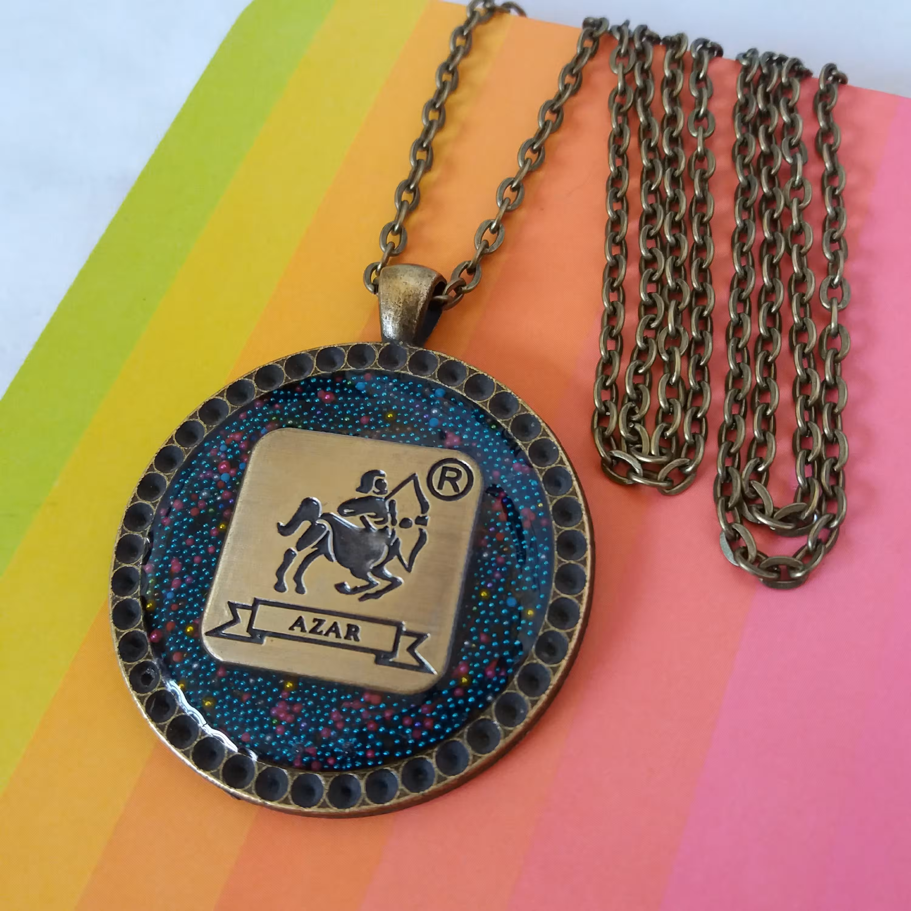 گردنبند نماد آذر زمینه آبی