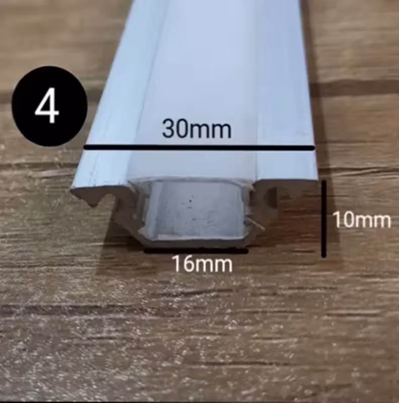 پروفیل لاینر کُنجی رویه 3 سانتی ارتفاع 10 میل کد 4