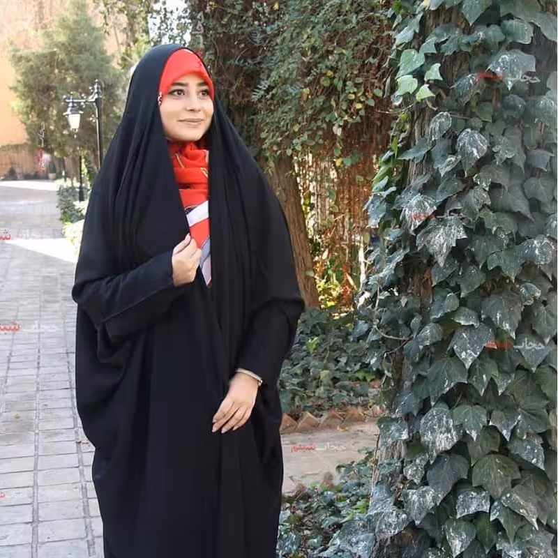 چادر مشکی زنانه جنس ندا ابریشم مدل بحرینی (مدل صدفی) مناسب پیاده روی و استفاده روزمره