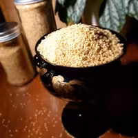 کنجد  بوجاری  مناسب برای تهیه شیرینی نان پولکی های خوشمزه