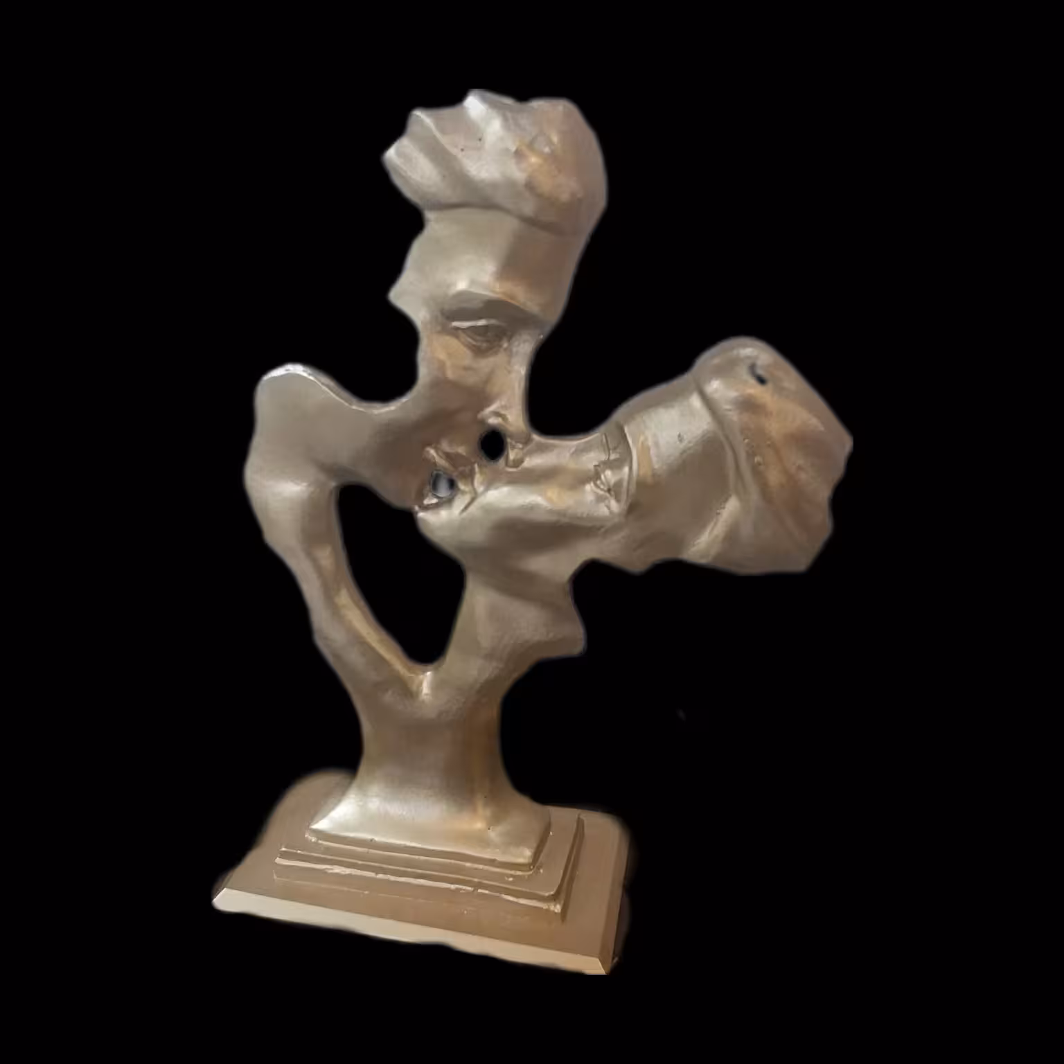 مجسمه بوسه عشاق