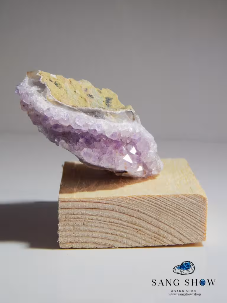 آمیتیست زیبا بهمراه پایه