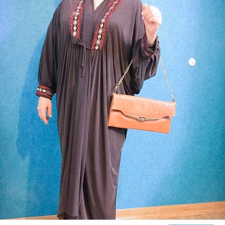 مانتو ریون  جنس عالی قهوه ای بلند مناسب مجلس .مناسب خانم های باردار.مناسب خانم های شیک پوش.کارشده