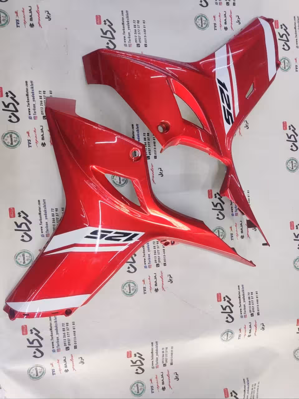 قاب ( کاور ) بغل انجین موتور TVS راکس جدید انژکتوری قرمز ارم سفید اصلی (جفتی)