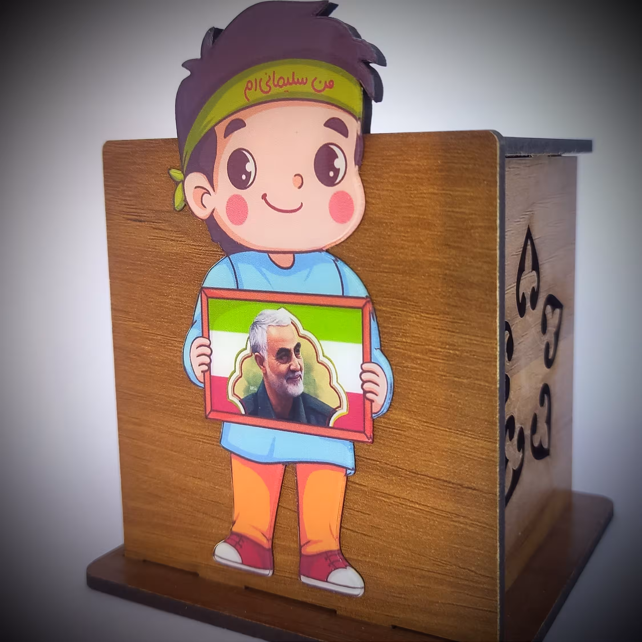 جاقلمی پسرانه انس با شهیدان  جاقلمی رومیزی  جامدادی رومیزی چوبی عروسکی  جامدادی مدرسه 