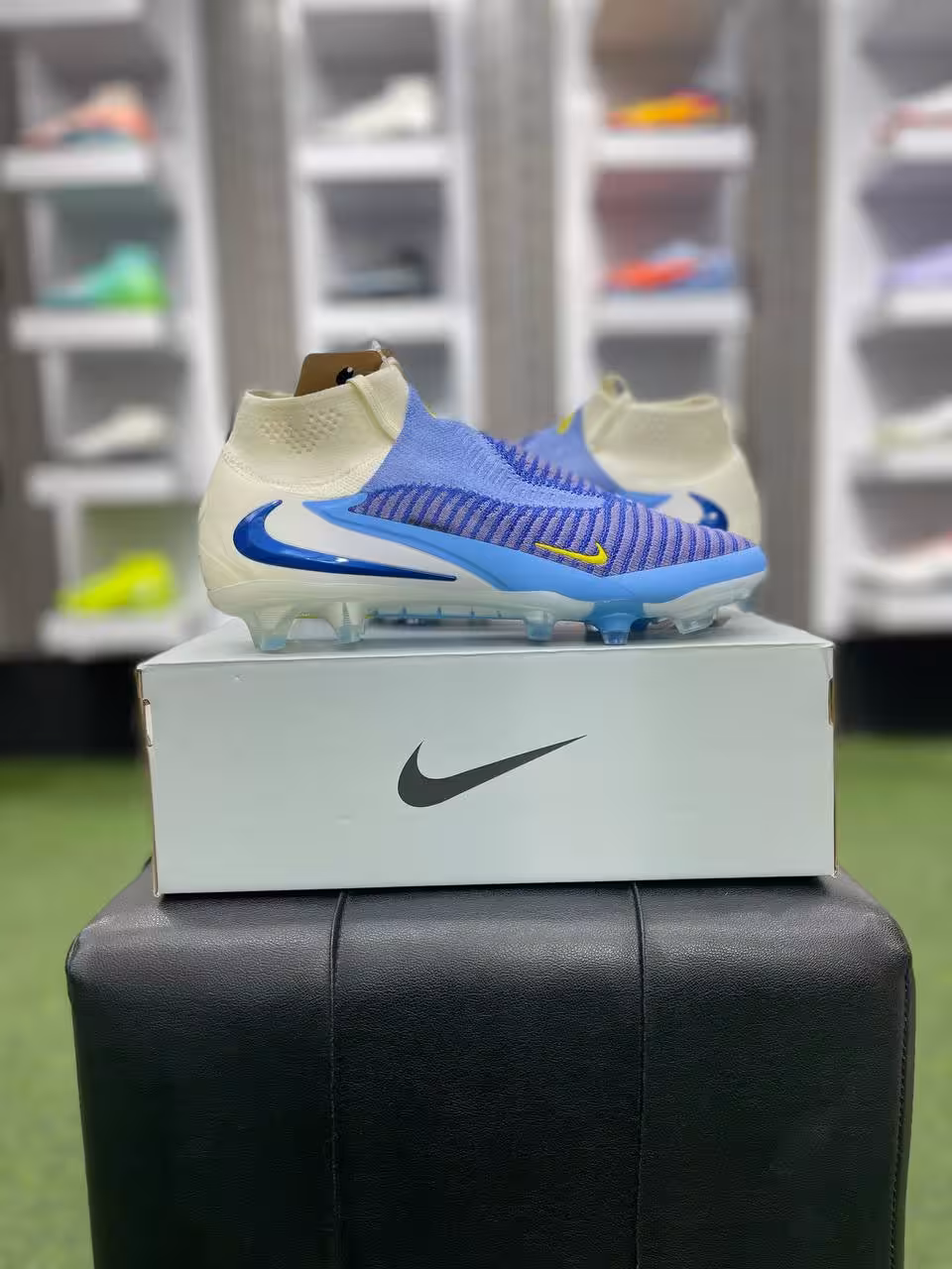 کفش فوتبال نایک فانتوم جی ایکس 3  Nike Phantom GX 3