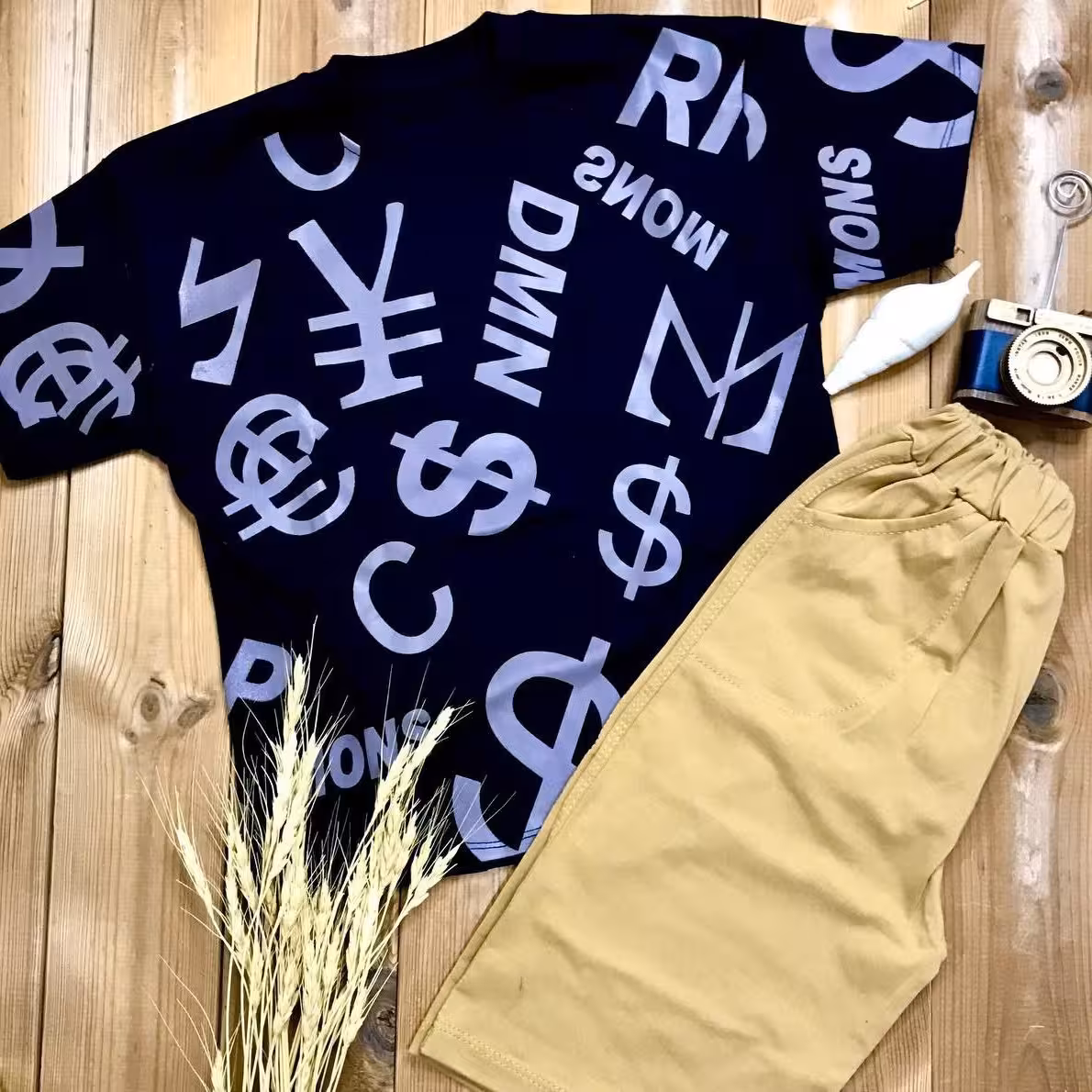 ست تیشرت و شلوارک اسپرت mons سایز 45 و 50 موجود رنگ بلوز مشکی و شلوارک نخودی 