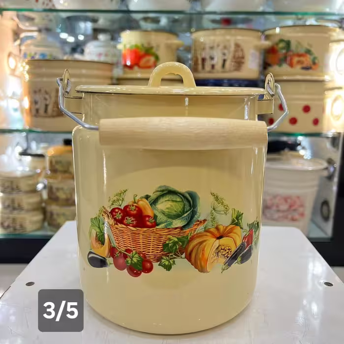 دبه روغن ساخت روسیه، مقاوم و با دوام، مناسب برای نگهداری و حمل انواع روغن و مایعات.