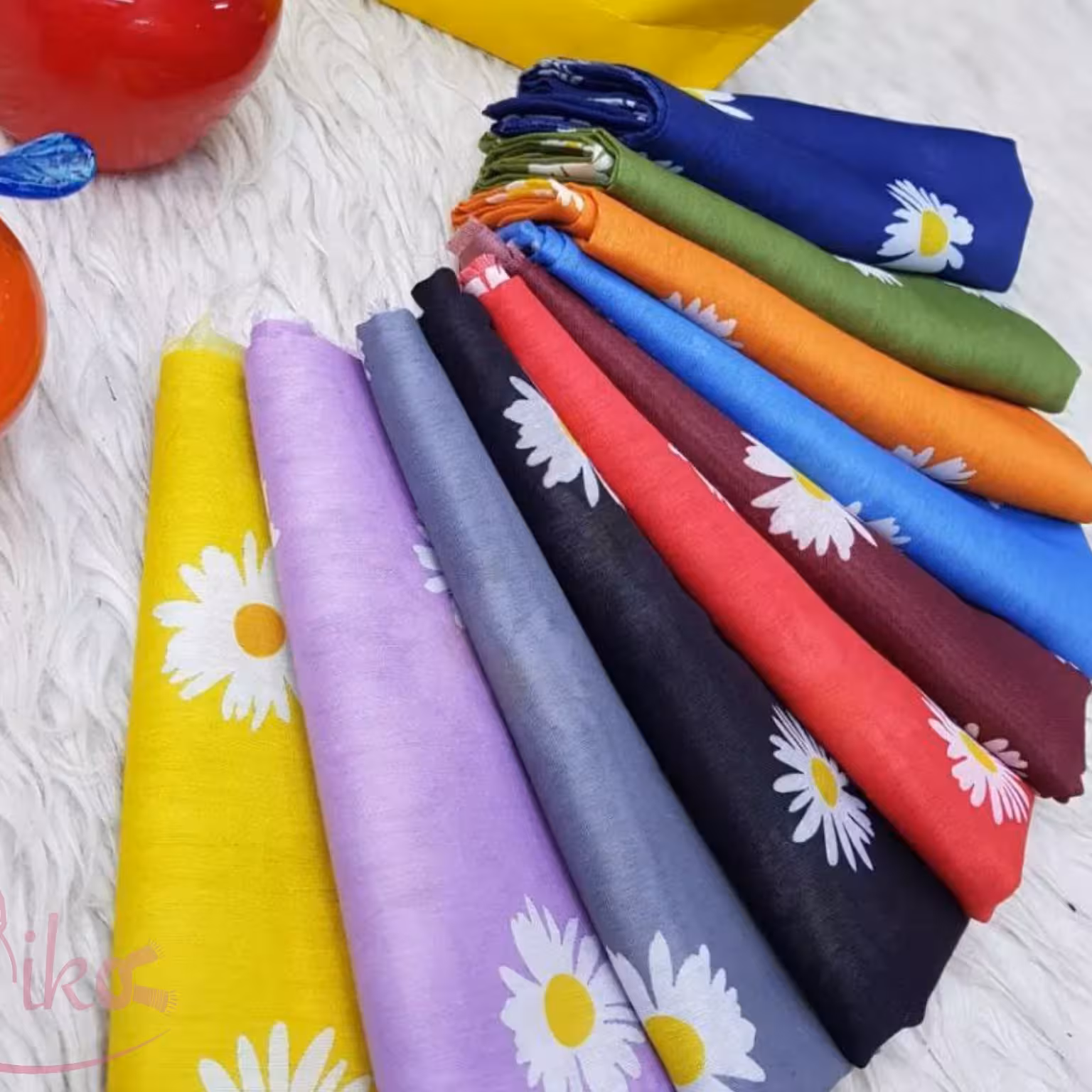 شال بابونه .نخی. قواره 190×80 .بسیار خنک و سبک .مناسب فصل بهار و تابستان