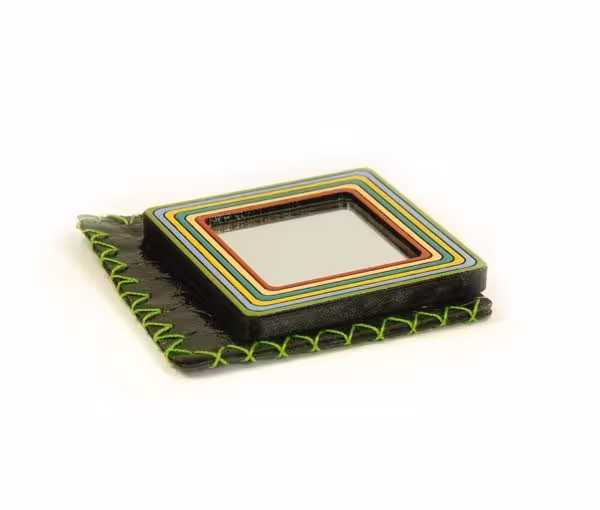 آینه دستی طرح دار چوبی کد MH1012