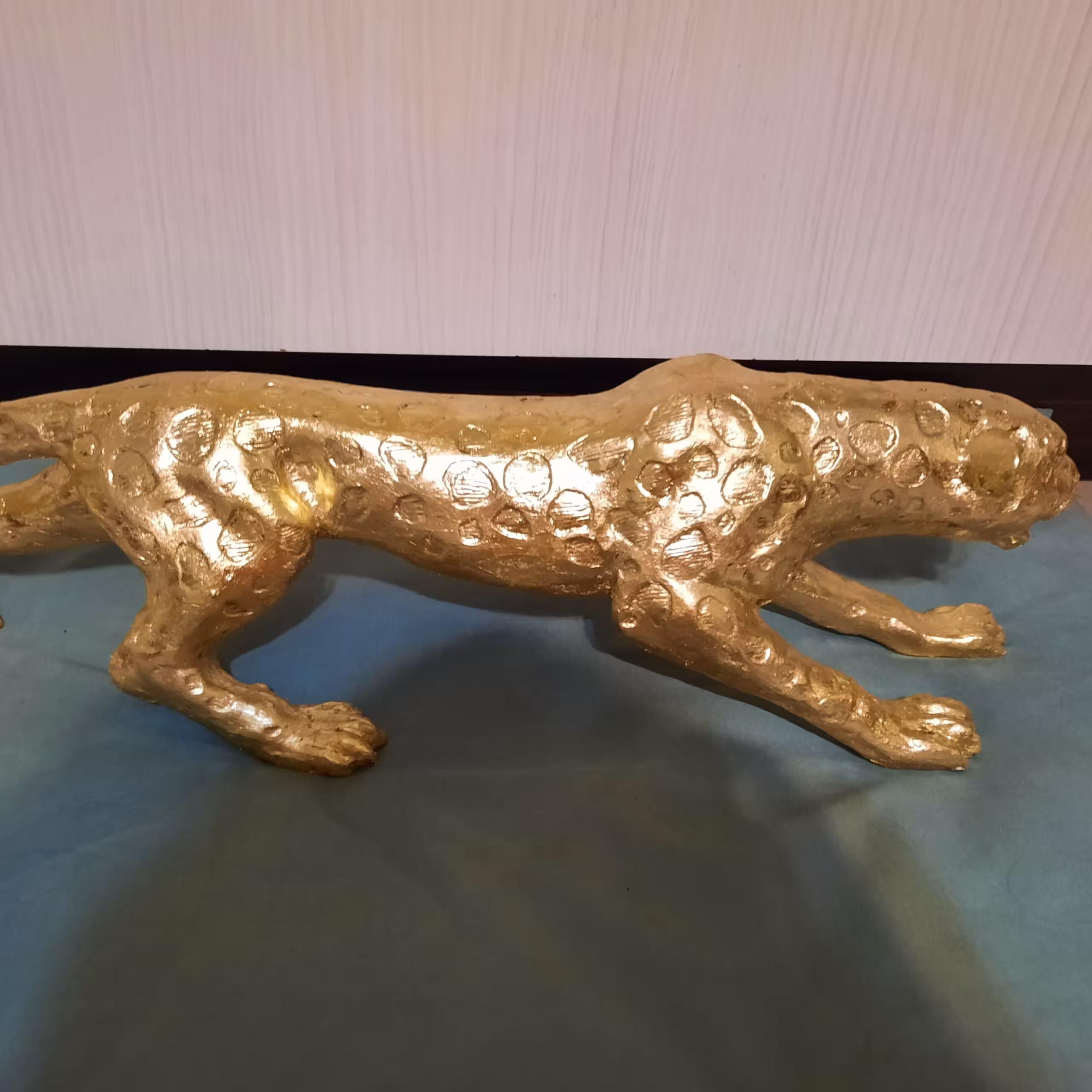 مجسمه دکوری ببر ورق طلا ابعاد 65سانتی