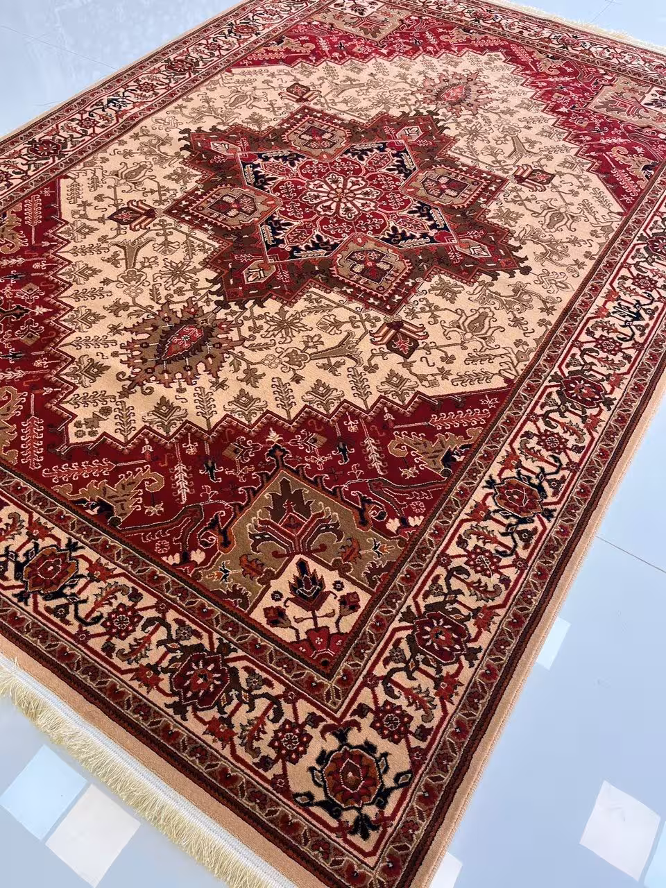 فرش لاکی 700شانه کاشان  تراکم 2100