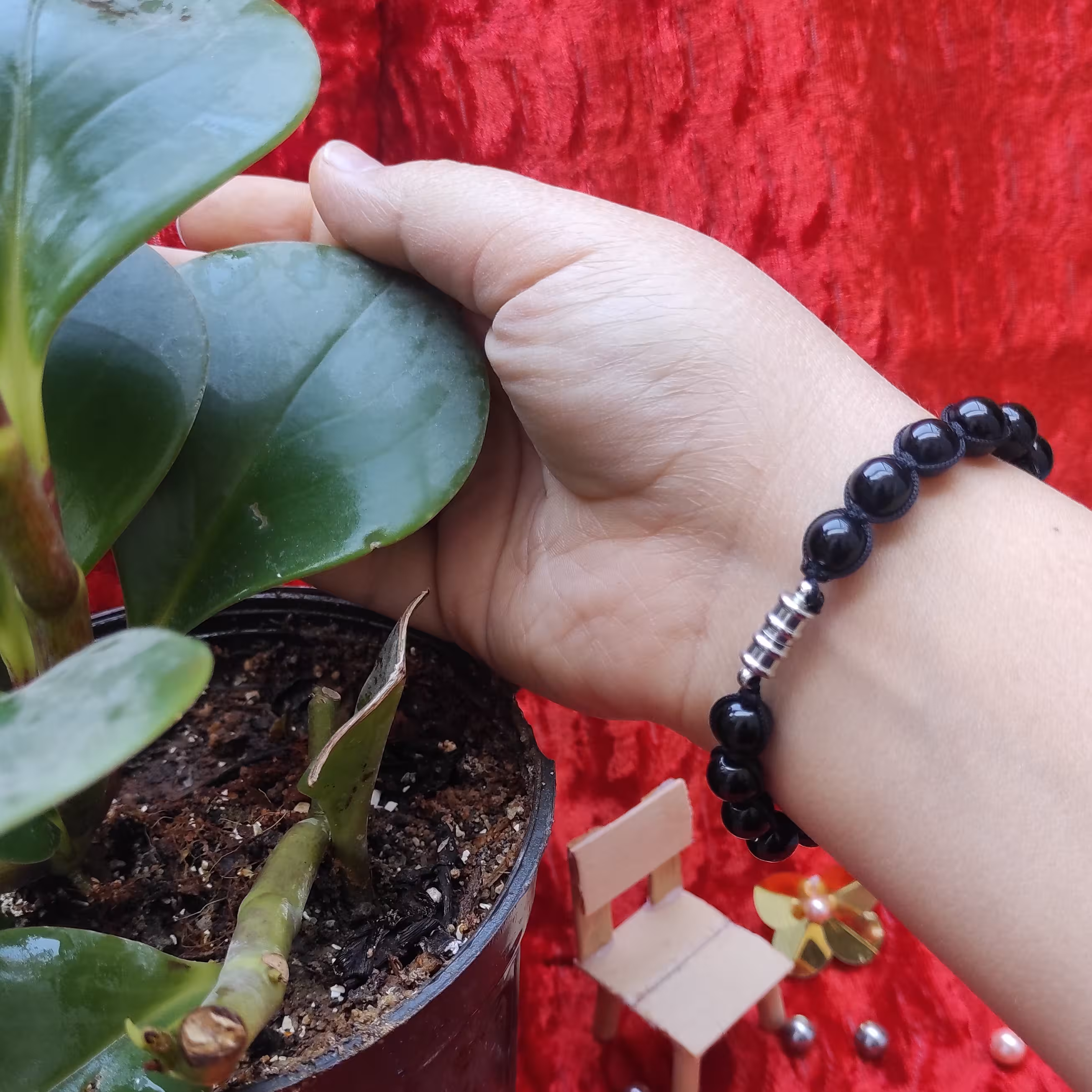 دستبند بافت مگنتی با مرواریدهای رنگ ثابت 