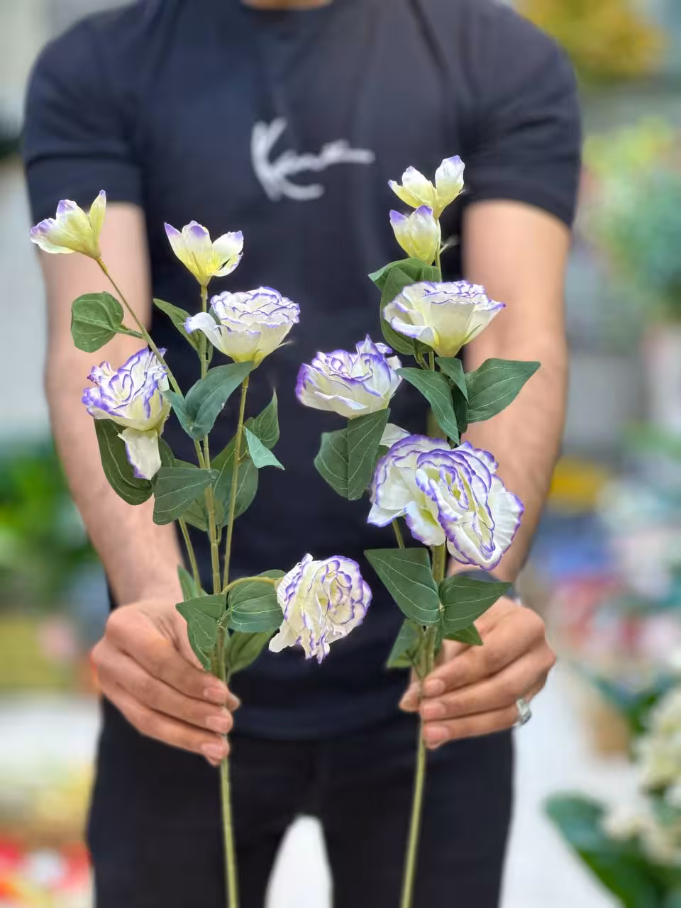 گل مصنوعی لیسین لب ماتیکی