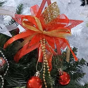 ستاره سر درختی پاپیون و گوی دار قرمز