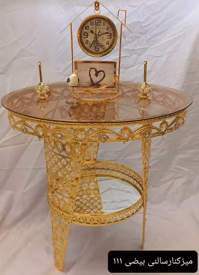 میز کنار سالنی طرح بیضی رنگ طلایی سایز بزرگ