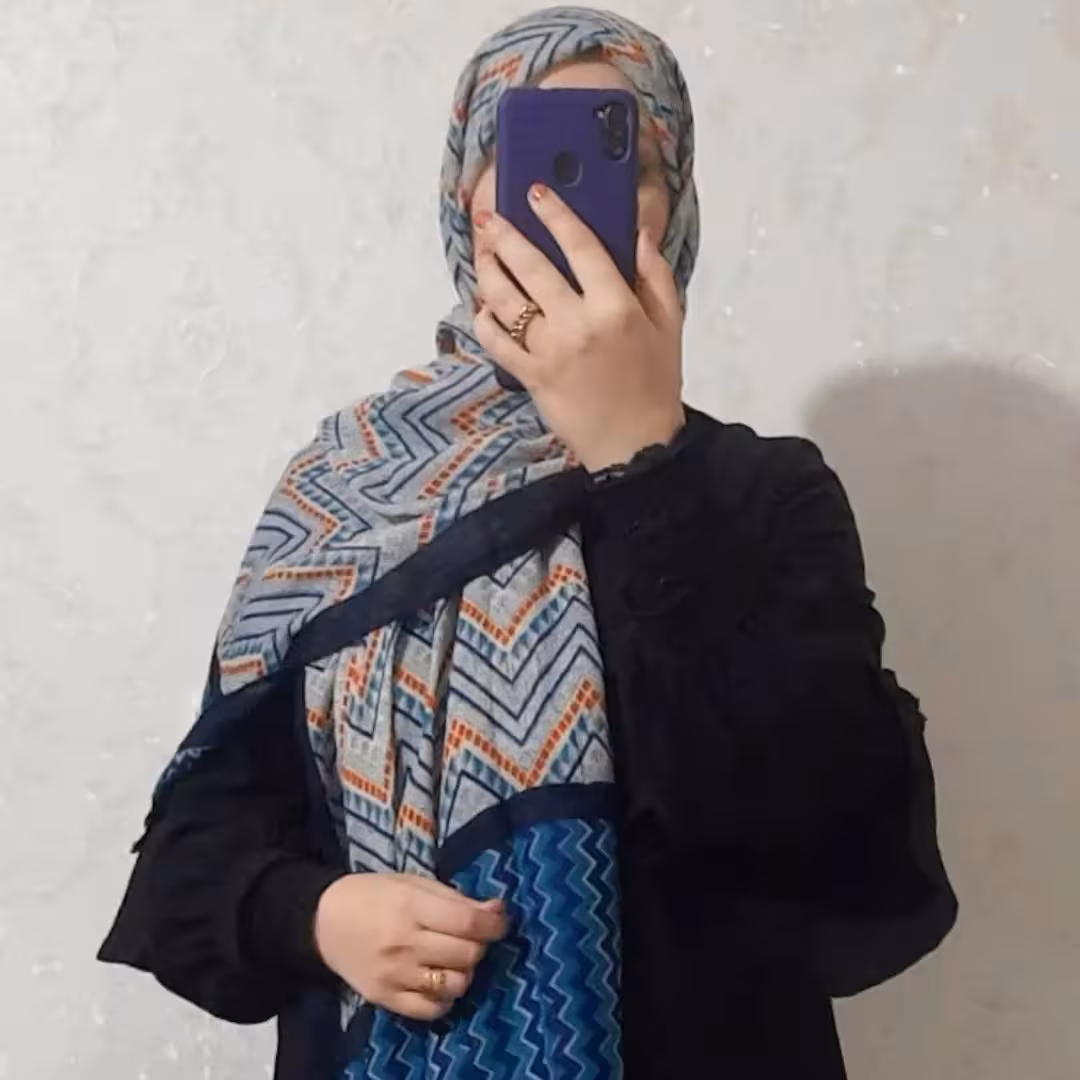 شال نخی وارداتی شکل هندسی دورچرخ دوز قواره دار دستک های شال منگوله های ریز داره ایستایی خیلی خوبی داره